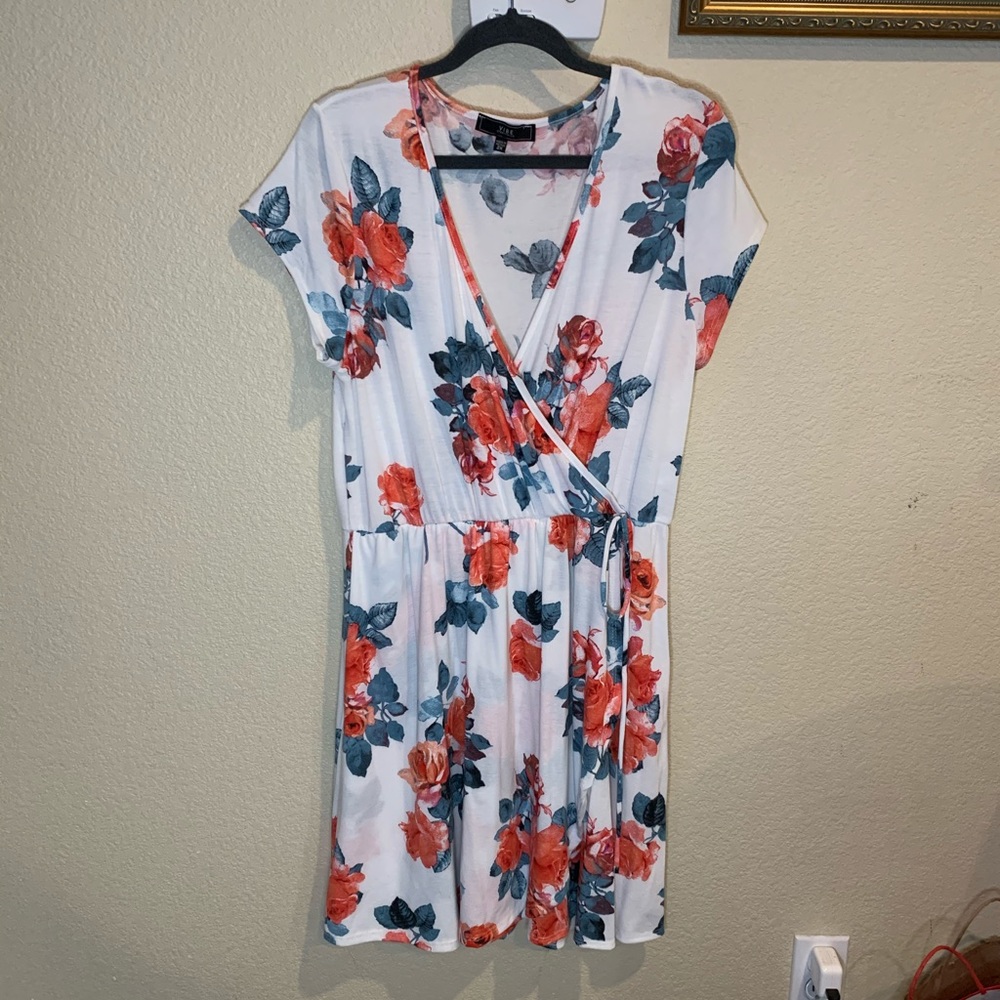 NWOT - Floral faux wrap dress